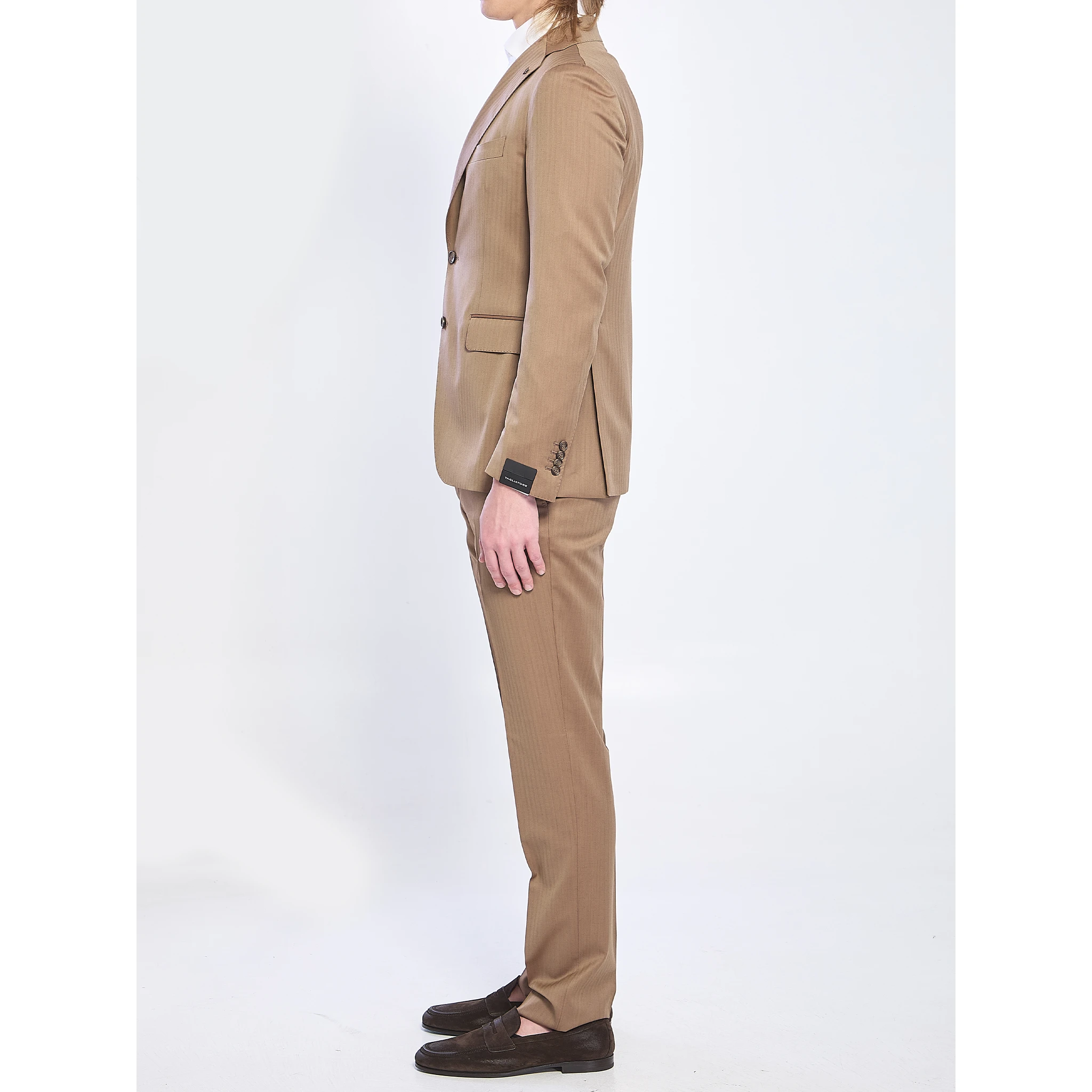 Single-breasted suit in super 130s virgin wool