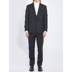 Feeling single-breasted suit