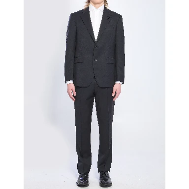 Feeling single-breasted suit