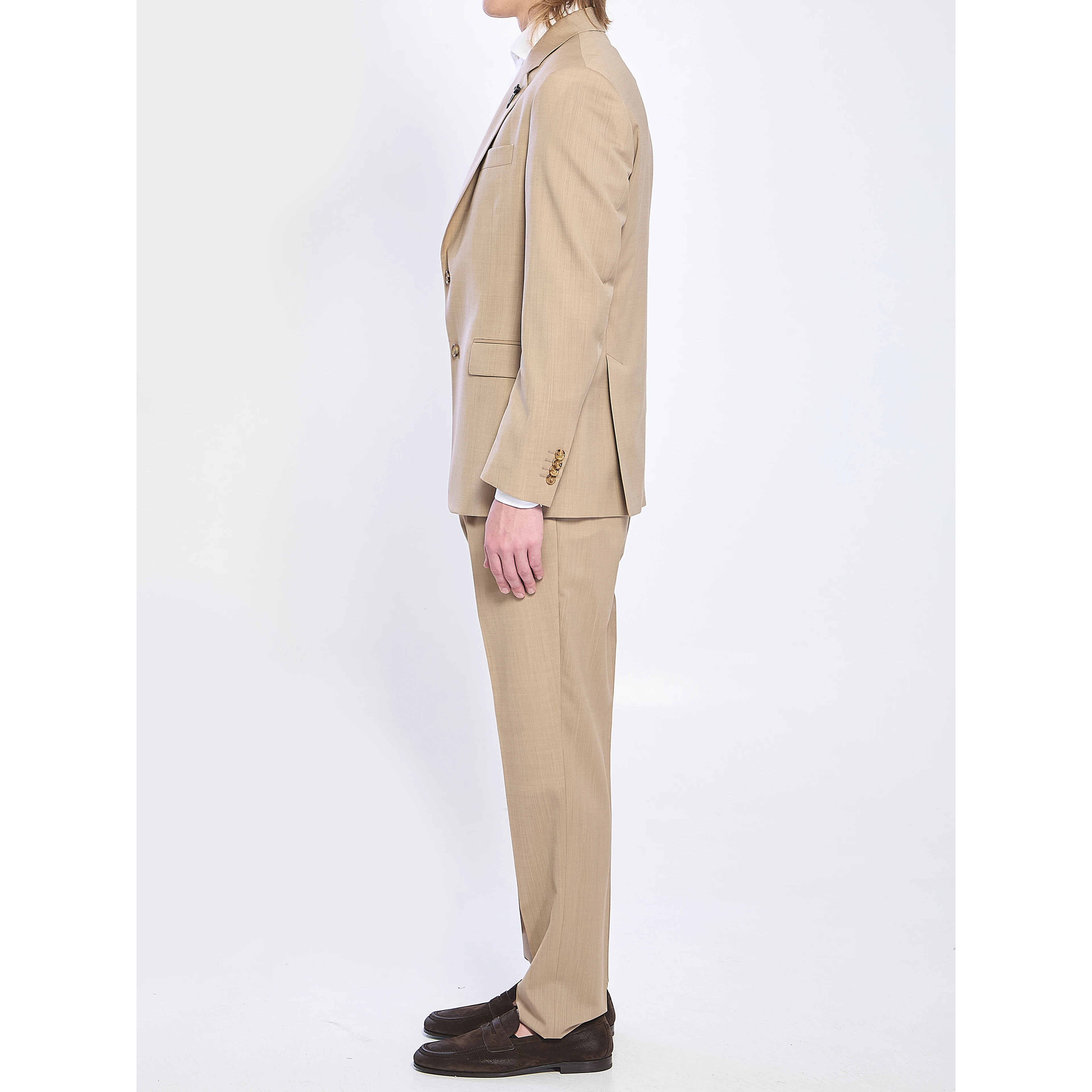 Feeling single-breasted suit