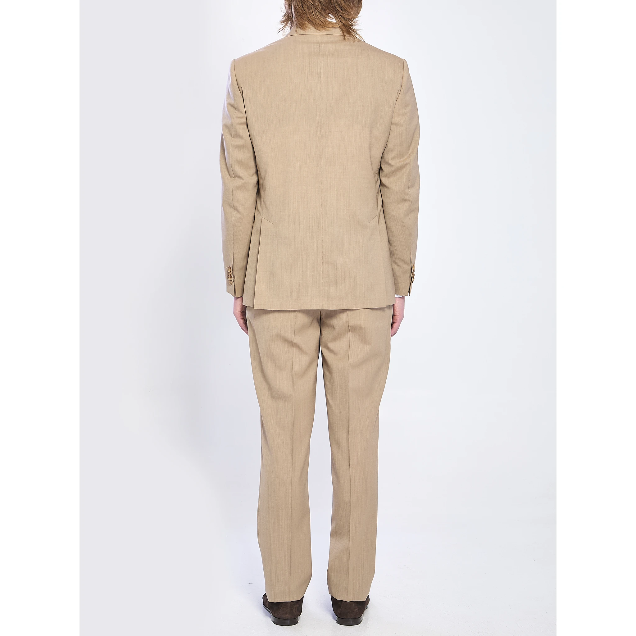 Feeling single-breasted suit