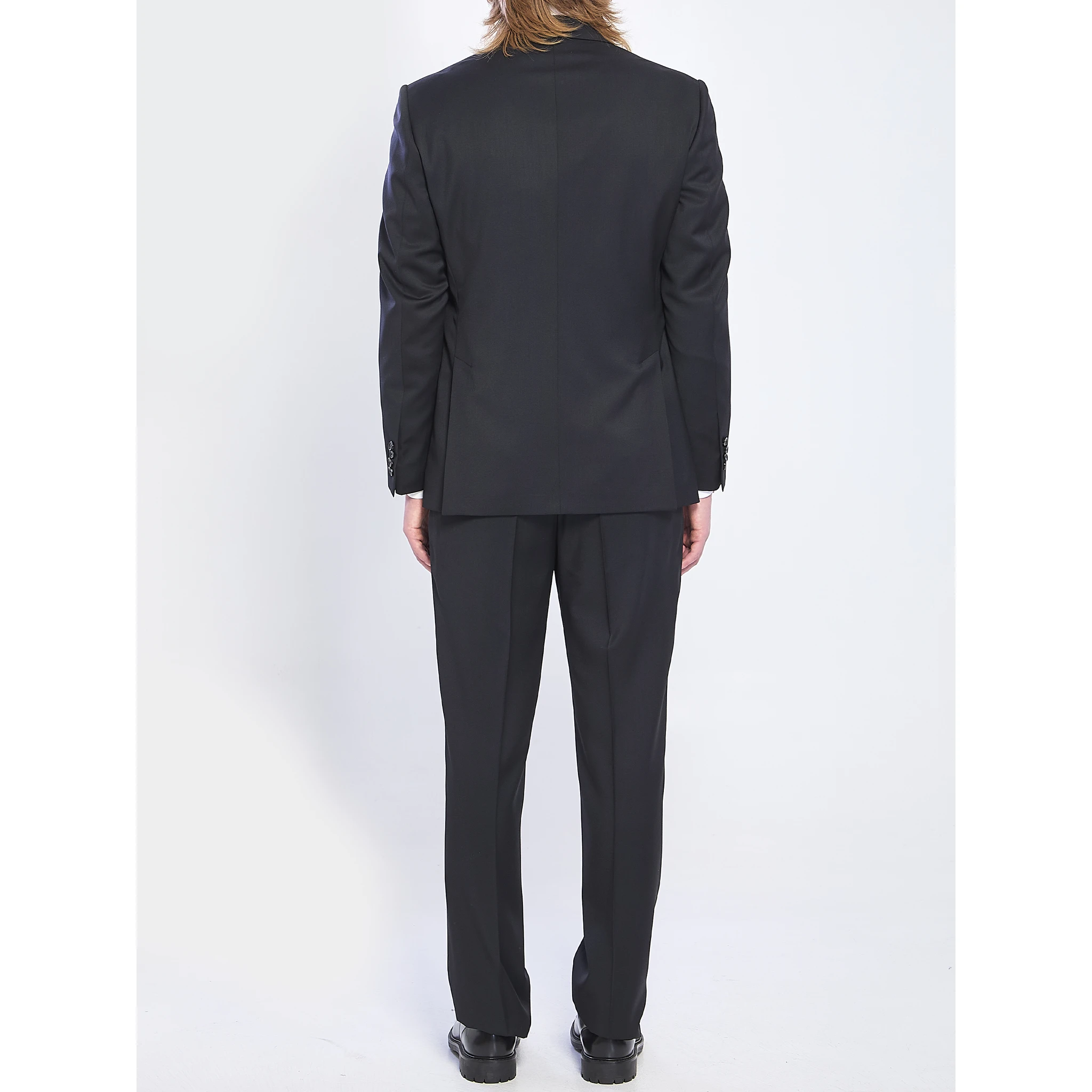 Feeling single-breasted suit