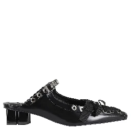 حذاء مفتوح من الخلف برباط وحلقات من مادة أوليتكس