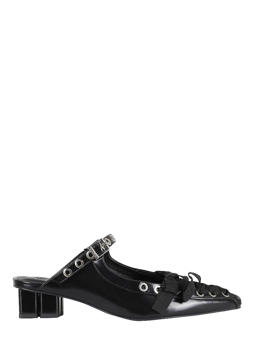 حذاء مفتوح من الخلف برباط وحلقات من مادة أوليتكس