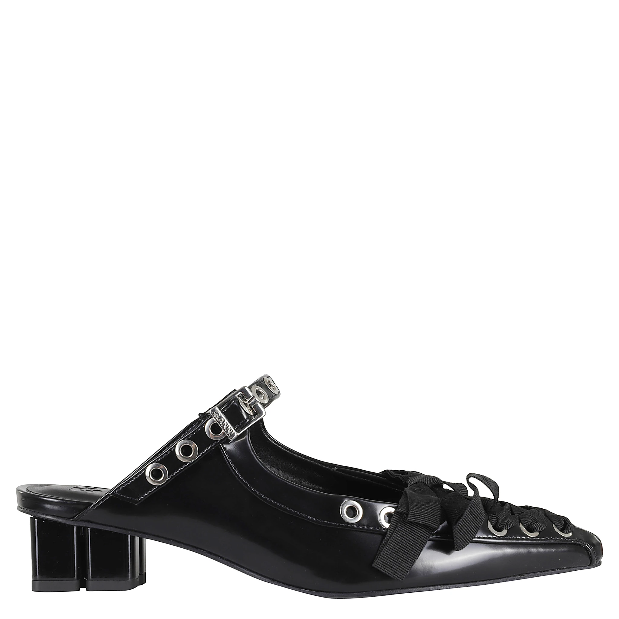 حذاء مفتوح من الخلف برباط وحلقات من مادة أوليتكس