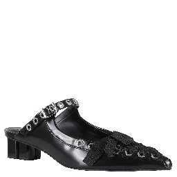 حذاء مفتوح من الخلف برباط وحلقات من مادة أوليتكس