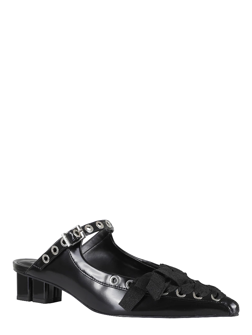 حذاء مفتوح من الخلف برباط وحلقات من مادة أوليتكس