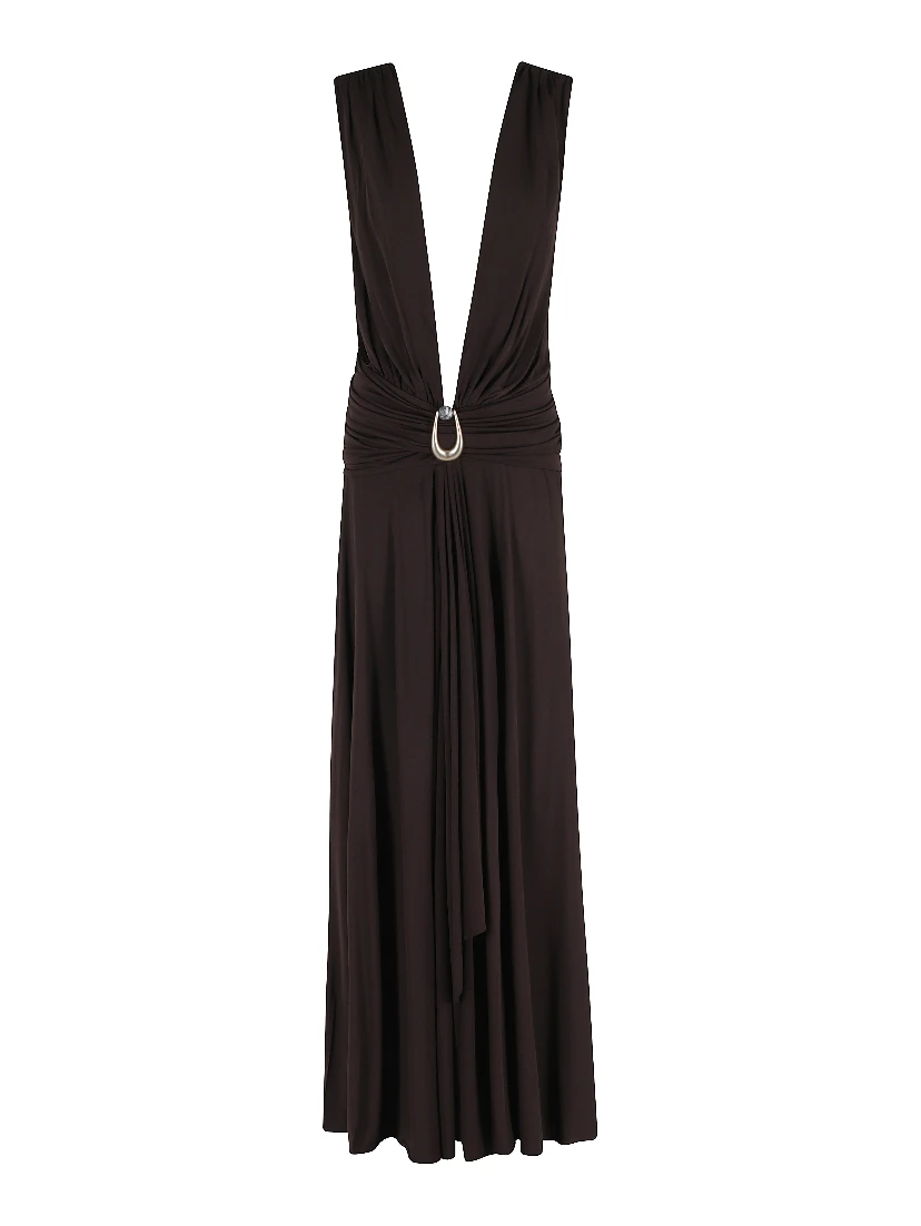 فستان طويل مزين بدبابيس حجرية ووشاح.