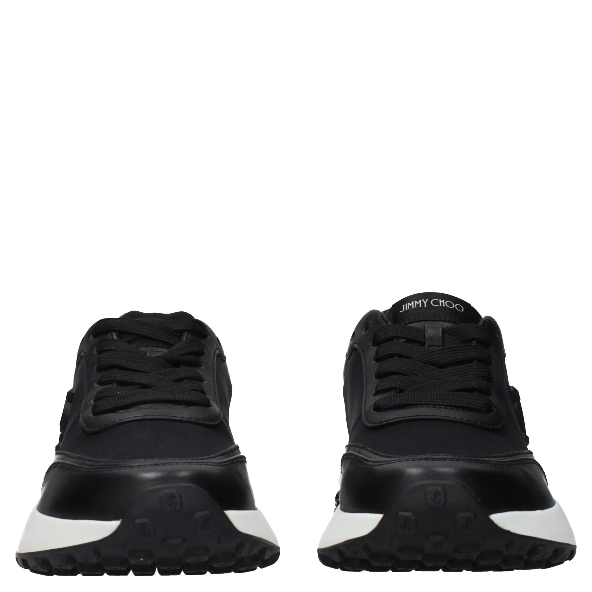 حذاء رياضي أسود من القماش