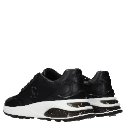 حذاء رياضي أسود من القماش