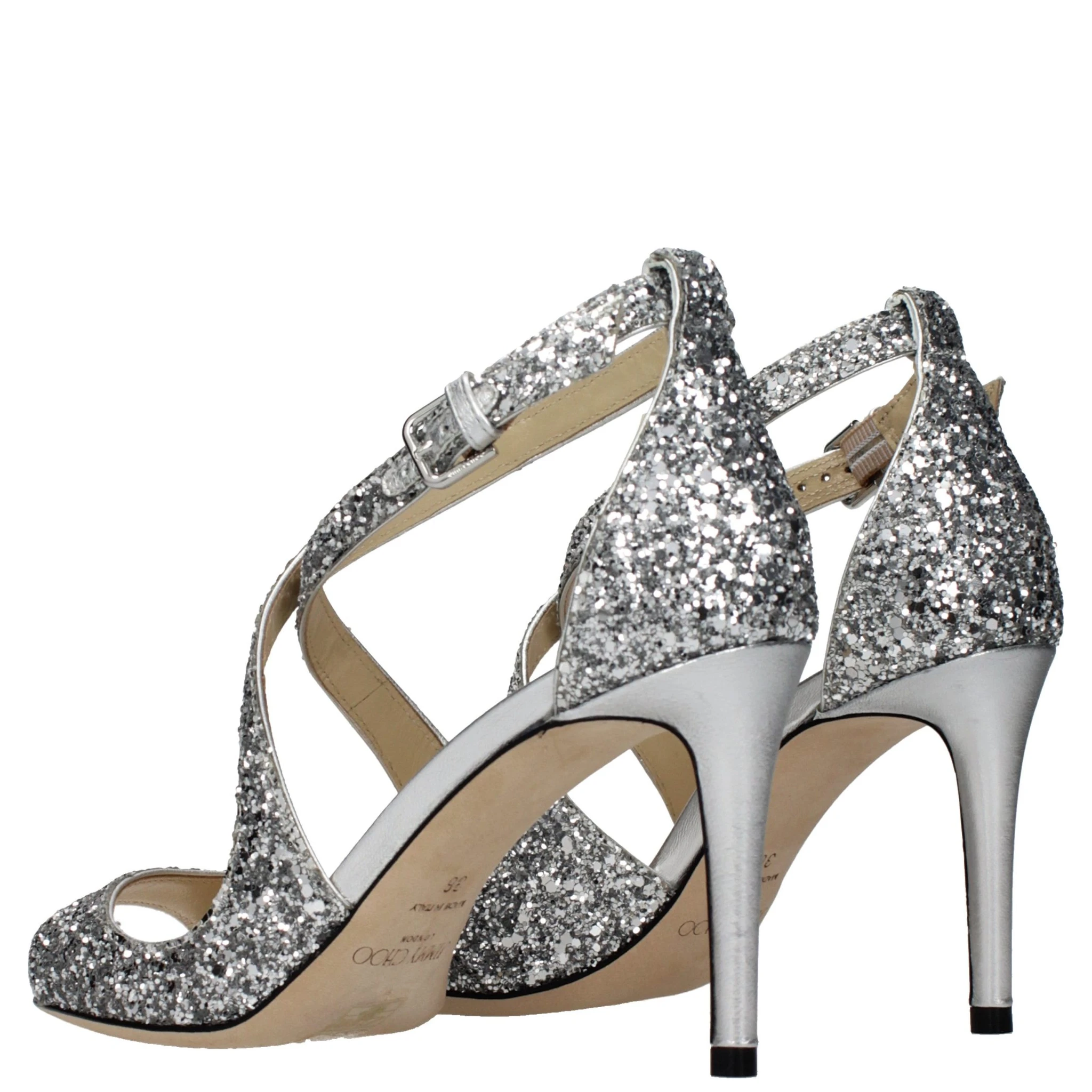 صندل بلاستيكي رمادي اللون مزود بحزام