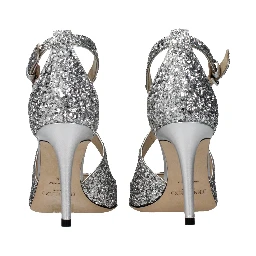 صندل بلاستيكي رمادي اللون مزود بحزام