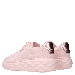 حذاء رياضي وردي اللون ذو نعل سميك