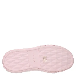 حذاء رياضي وردي اللون ذو نعل سميك