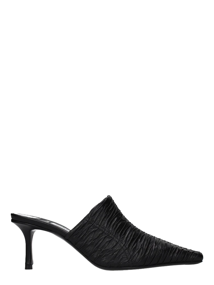 حذاء بكعب متوسط من الجلد الأسود