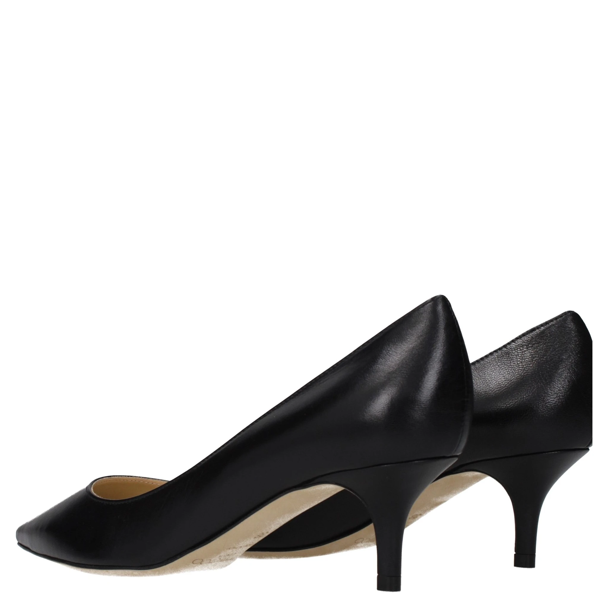 حذاء بكعب متوسط من الجلد الأسود