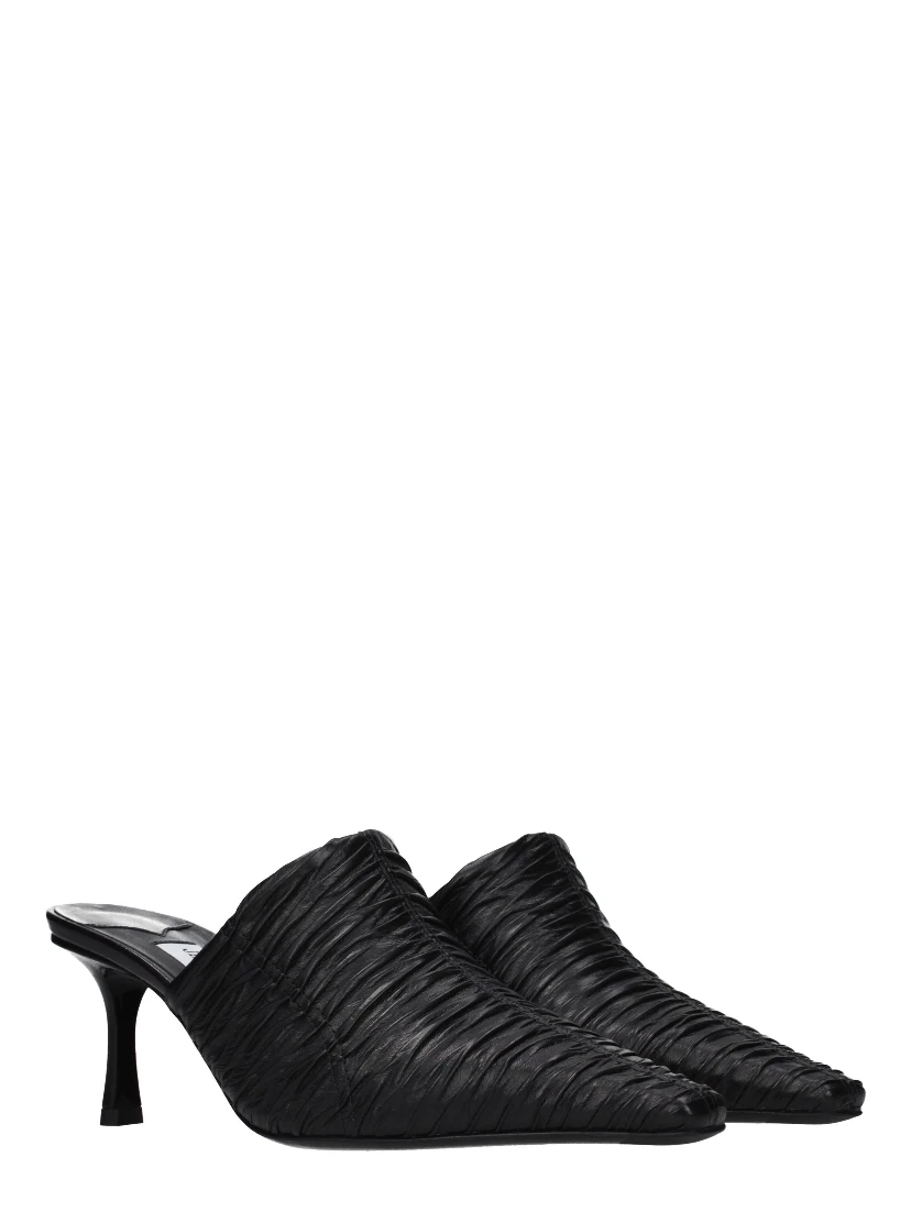 حذاء بكعب متوسط من الجلد الأسود