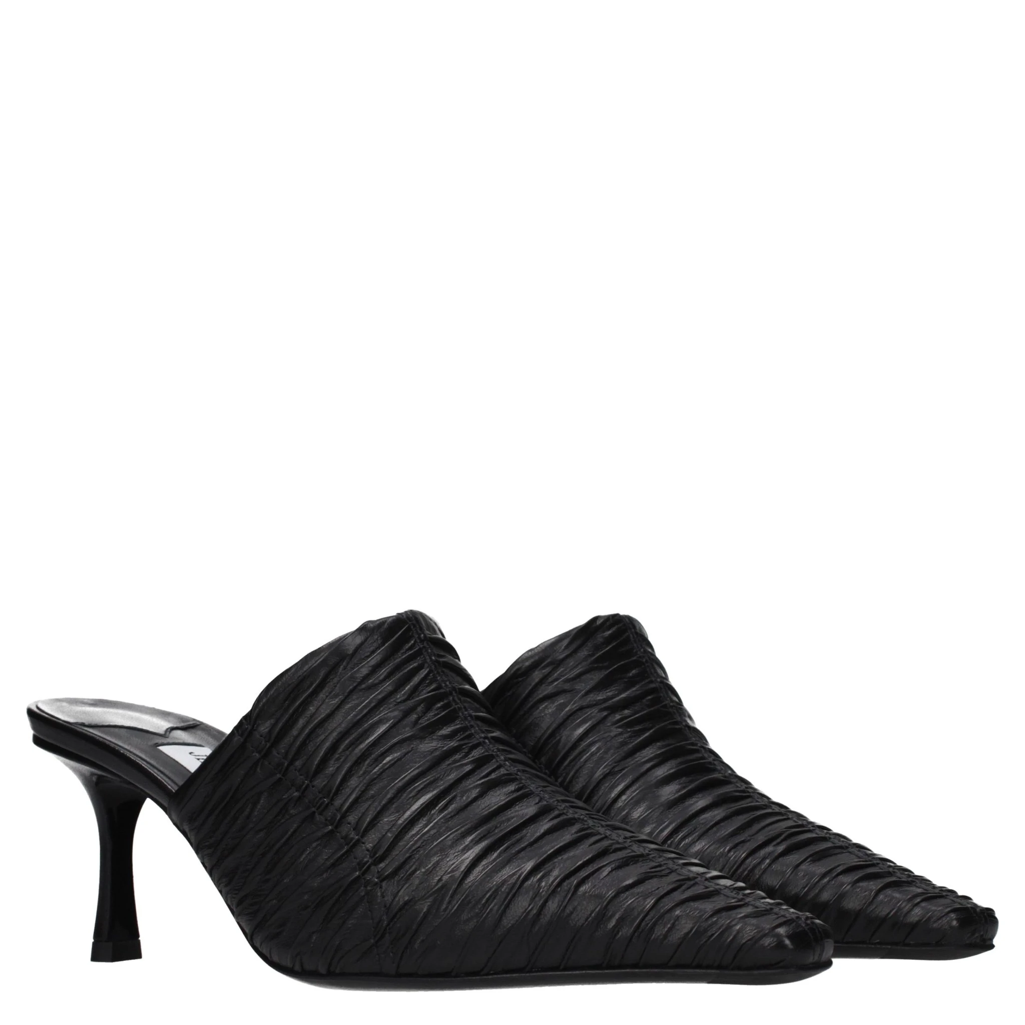 حذاء بكعب متوسط من الجلد الأسود