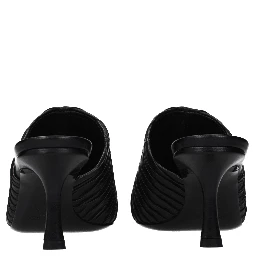 حذاء بكعب متوسط من الجلد الأسود