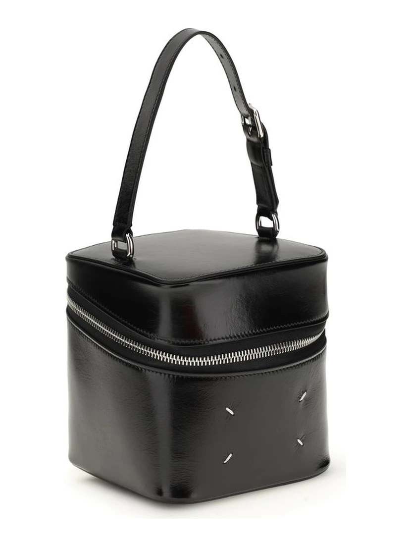 حقيبة كتف بوس توروس من جلد العجل الأسود