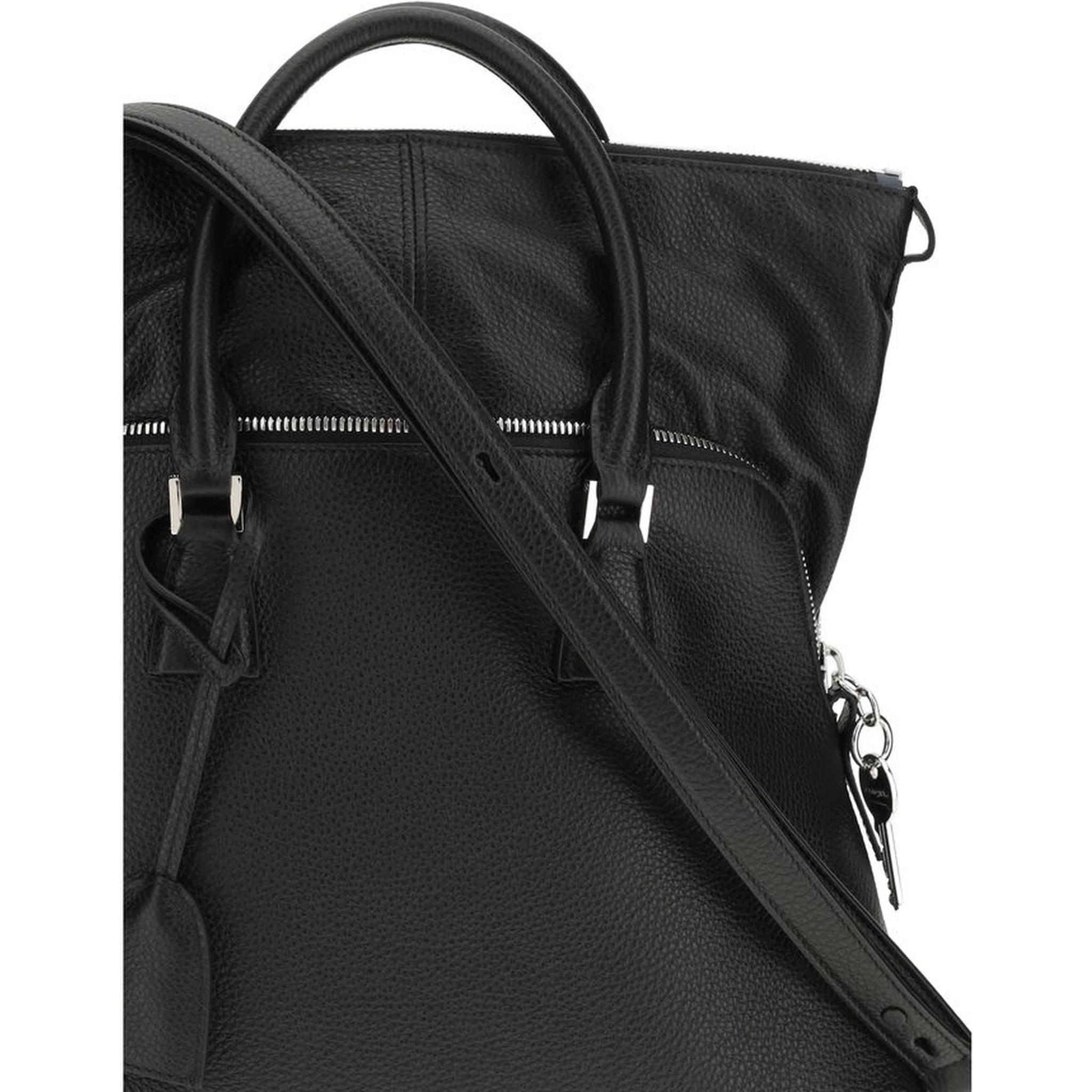 حقيبة كتف بوس توروس من جلد العجل الأسود