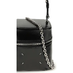 حقيبة كتف بوس توروس من جلد العجل الأسود