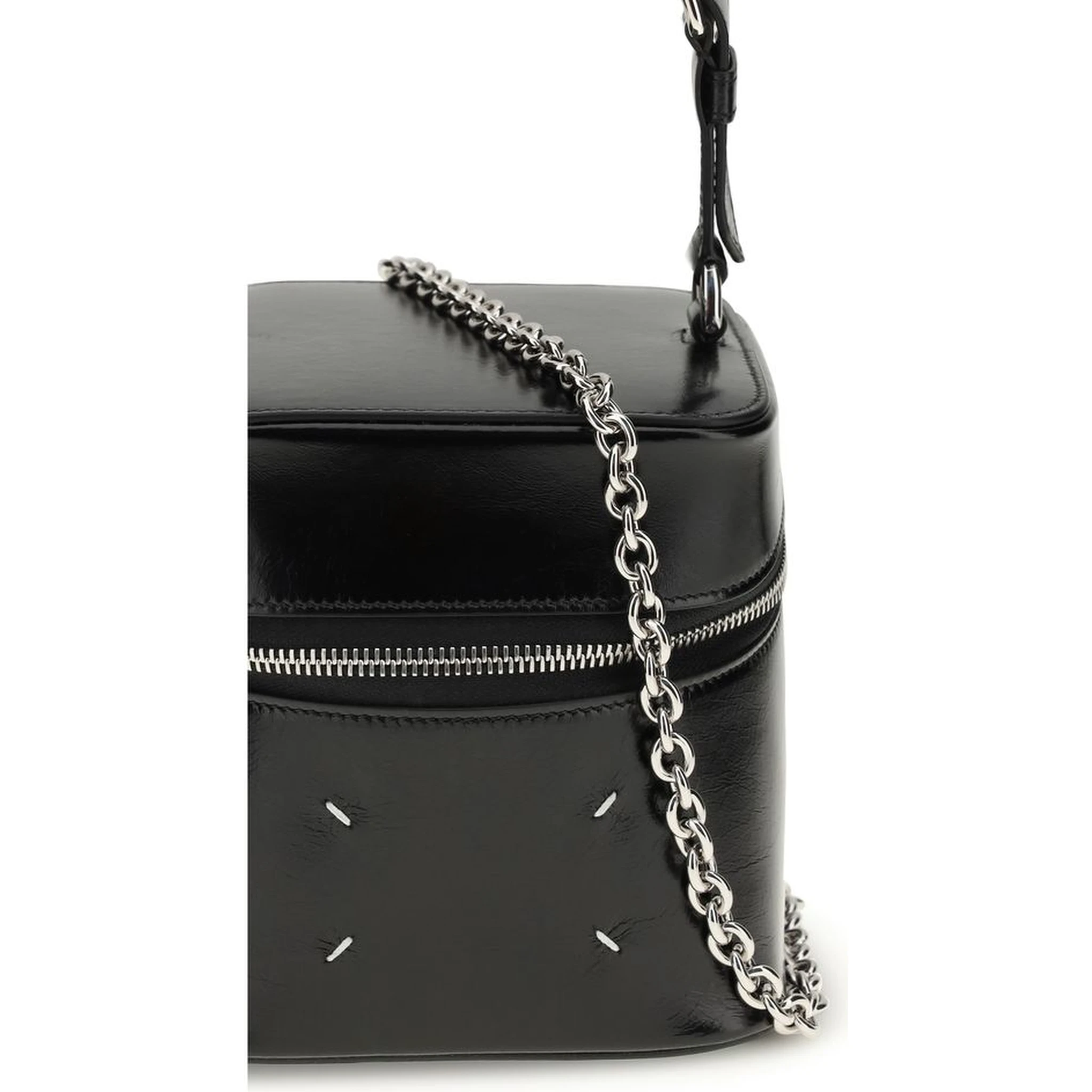 حقيبة كتف بوس توروس من جلد العجل الأسود