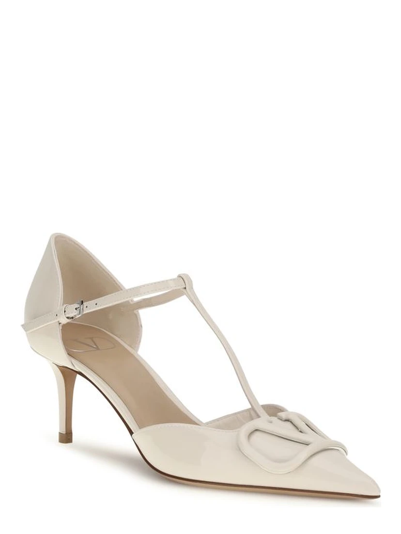 حذاء بكعب عالٍ من جلد العجل الأسود من بوس توروس