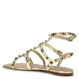 صندل مسطح من جلد العجل الذهبي من بوس توروس