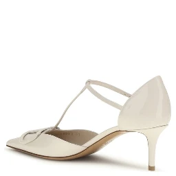 حذاء بكعب عالٍ من جلد العجل الأسود من بوس توروس