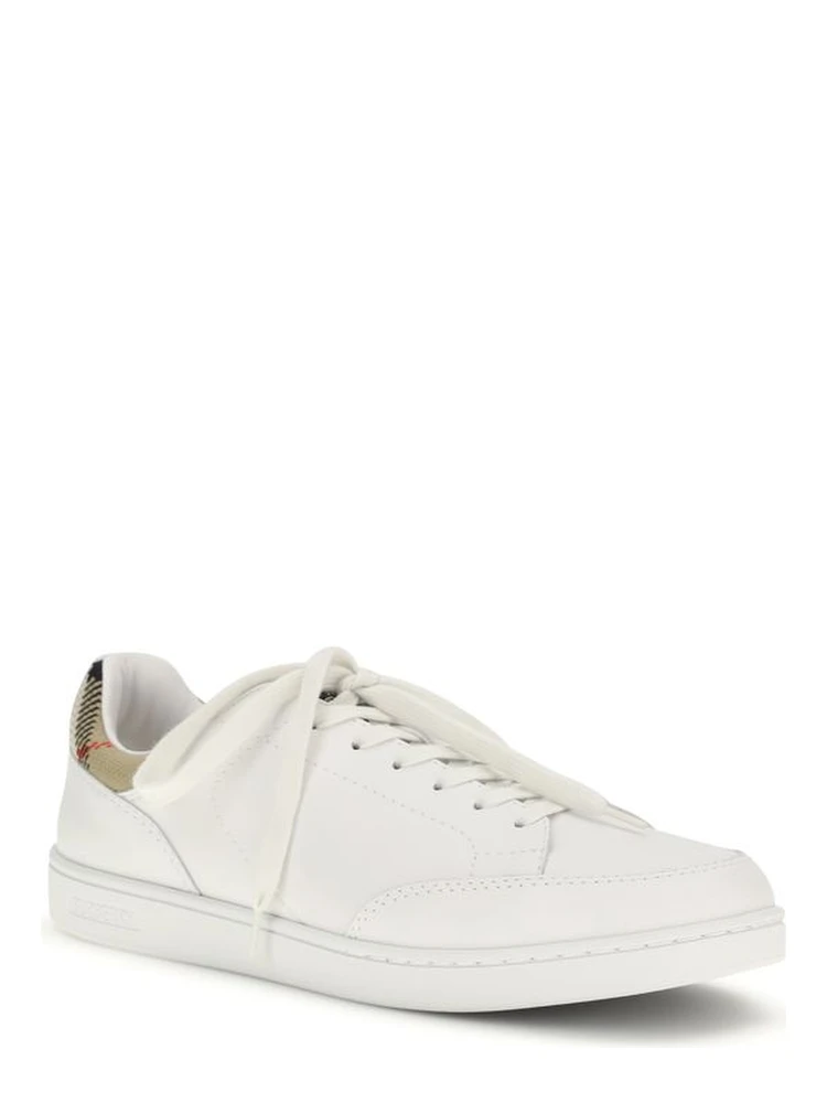 حذاء رياضي منخفض من جلد العجل الأبيض من بوس توروس alternative