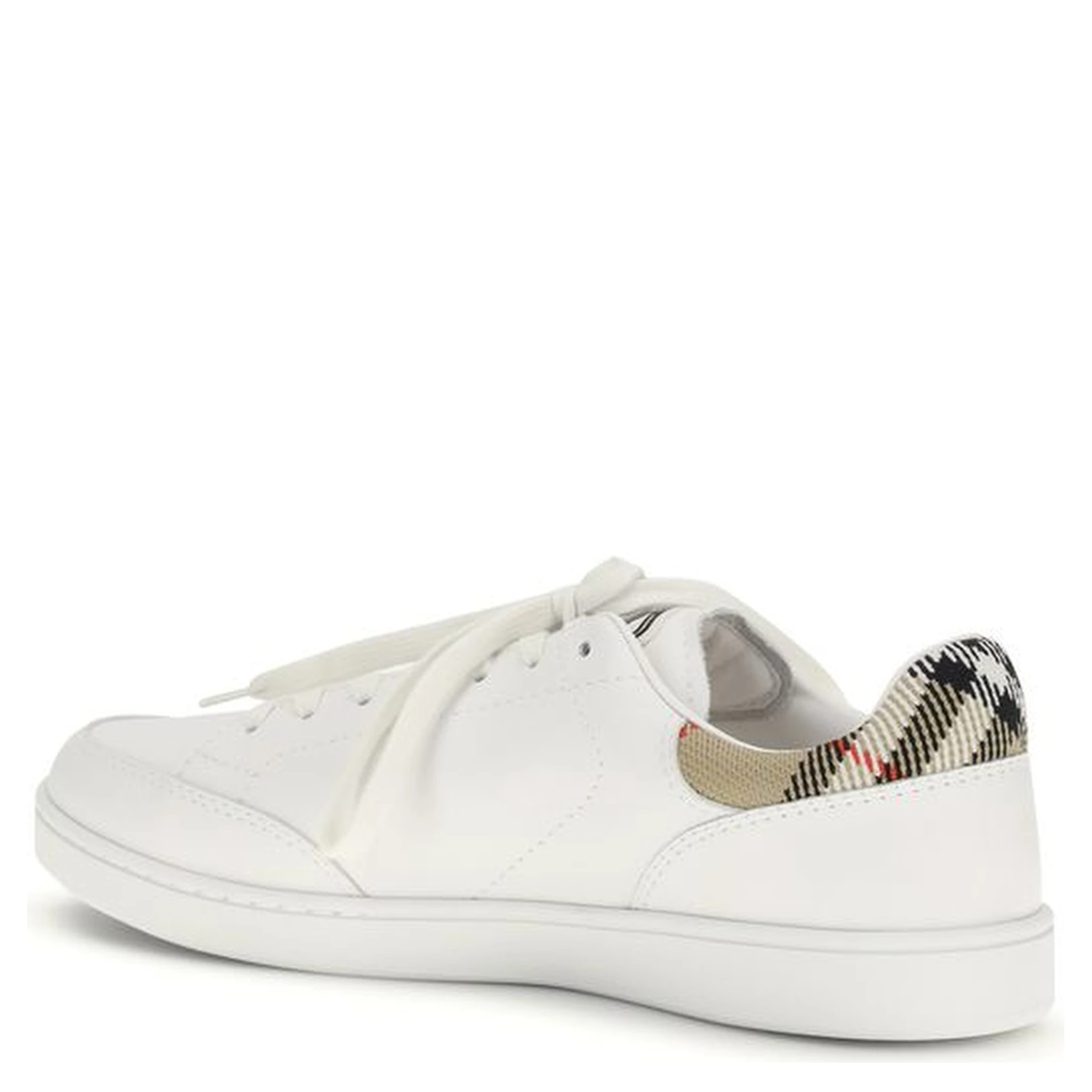 حذاء رياضي منخفض من جلد العجل الأبيض من بوس توروس