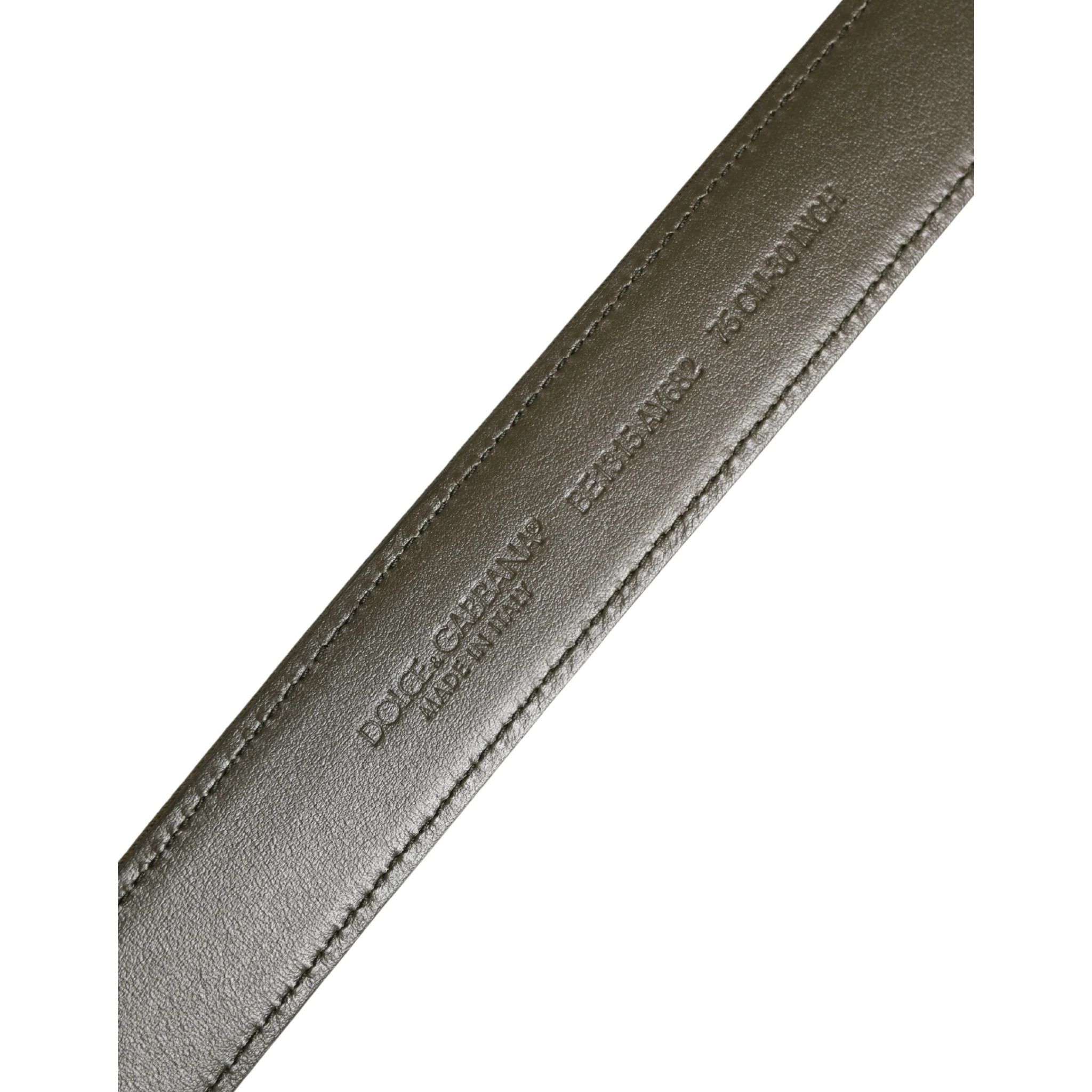 حزام معدني مموه باللون الأخضر