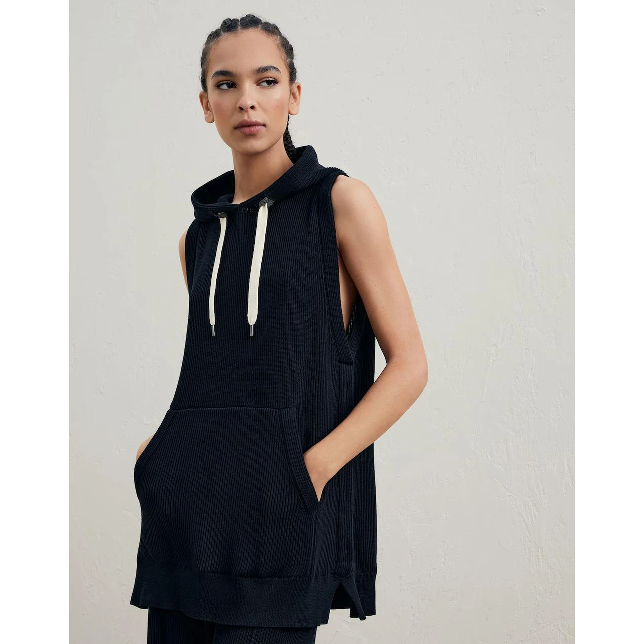 Black Cotton Sleeveles Sweater