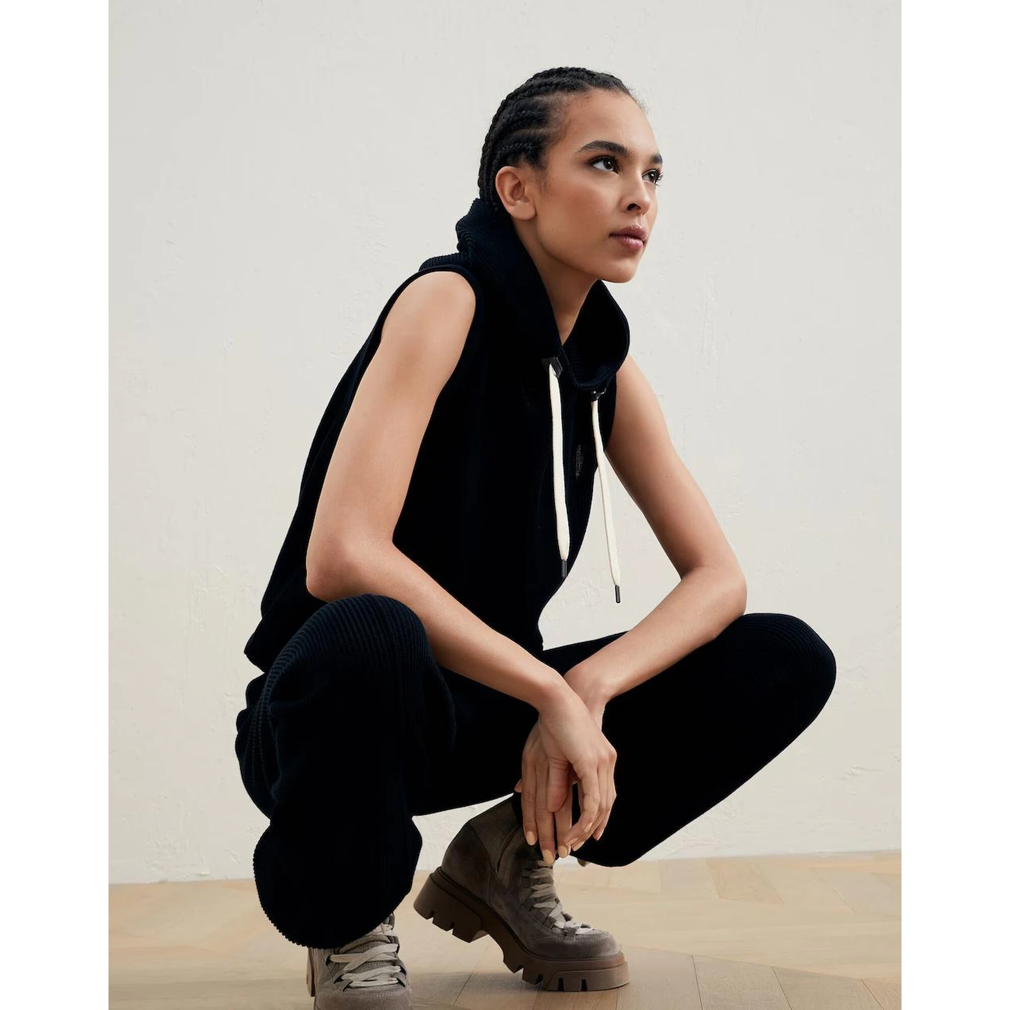 Black Cotton Sleeveles Sweater