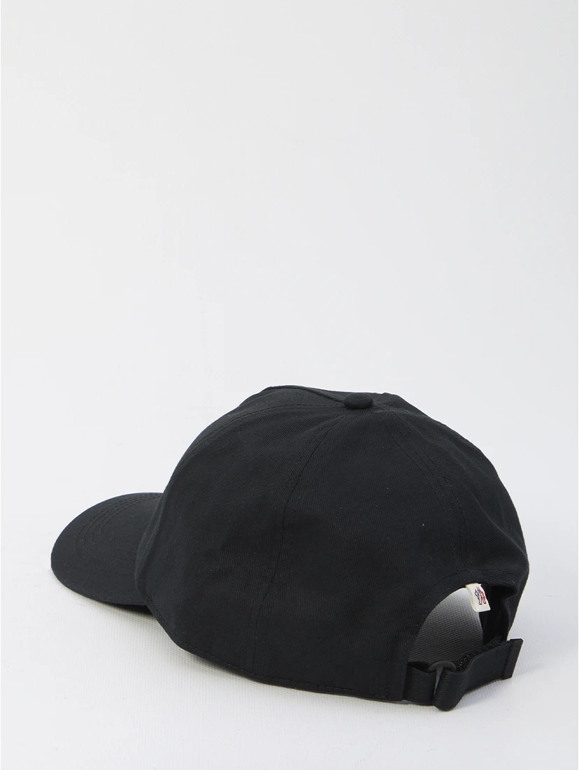 Baseball cap with logo