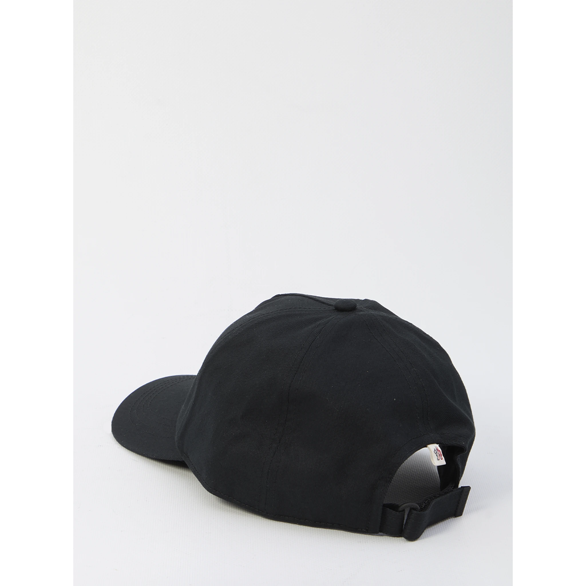 Baseball cap with logo