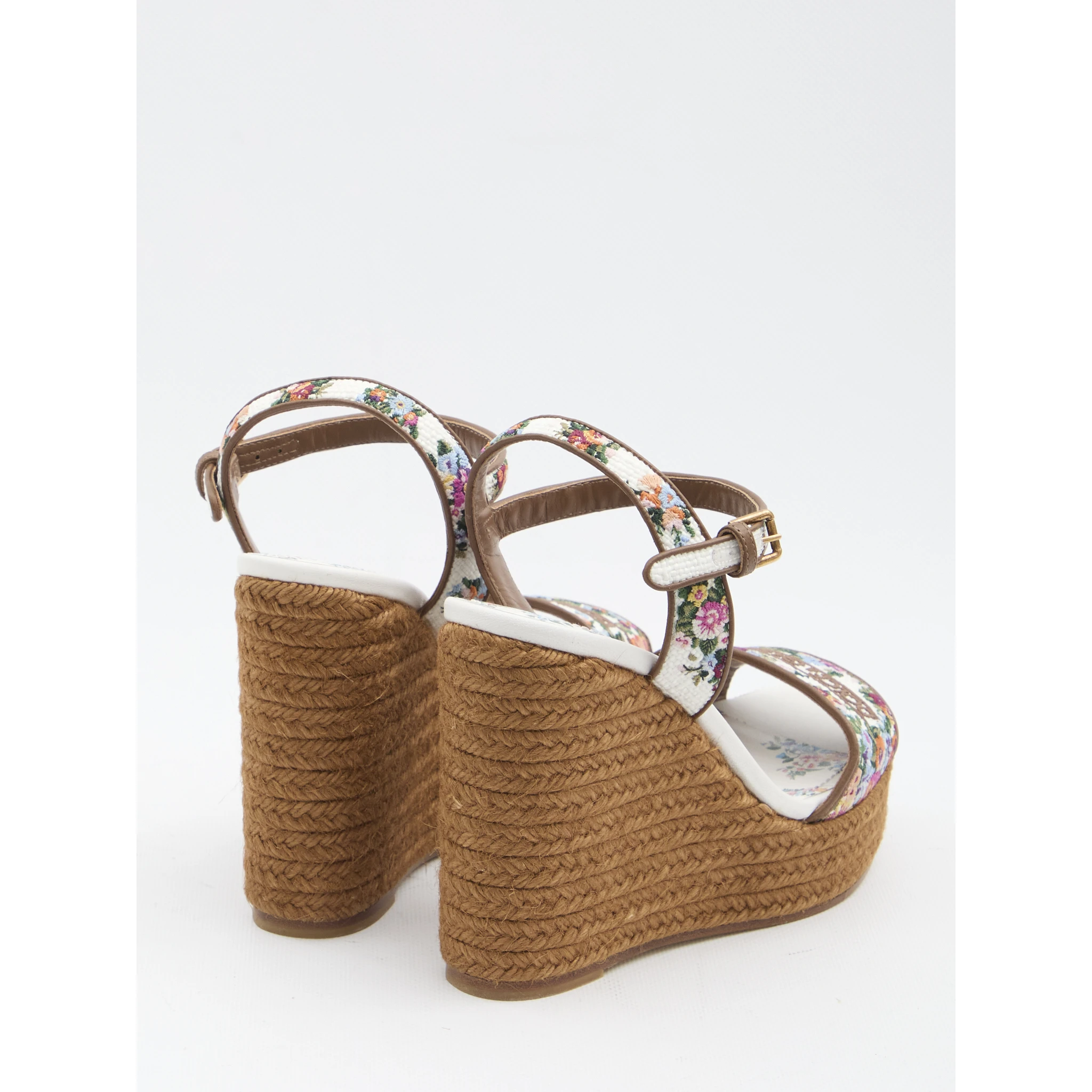 Platform in nappa with thread embroidery