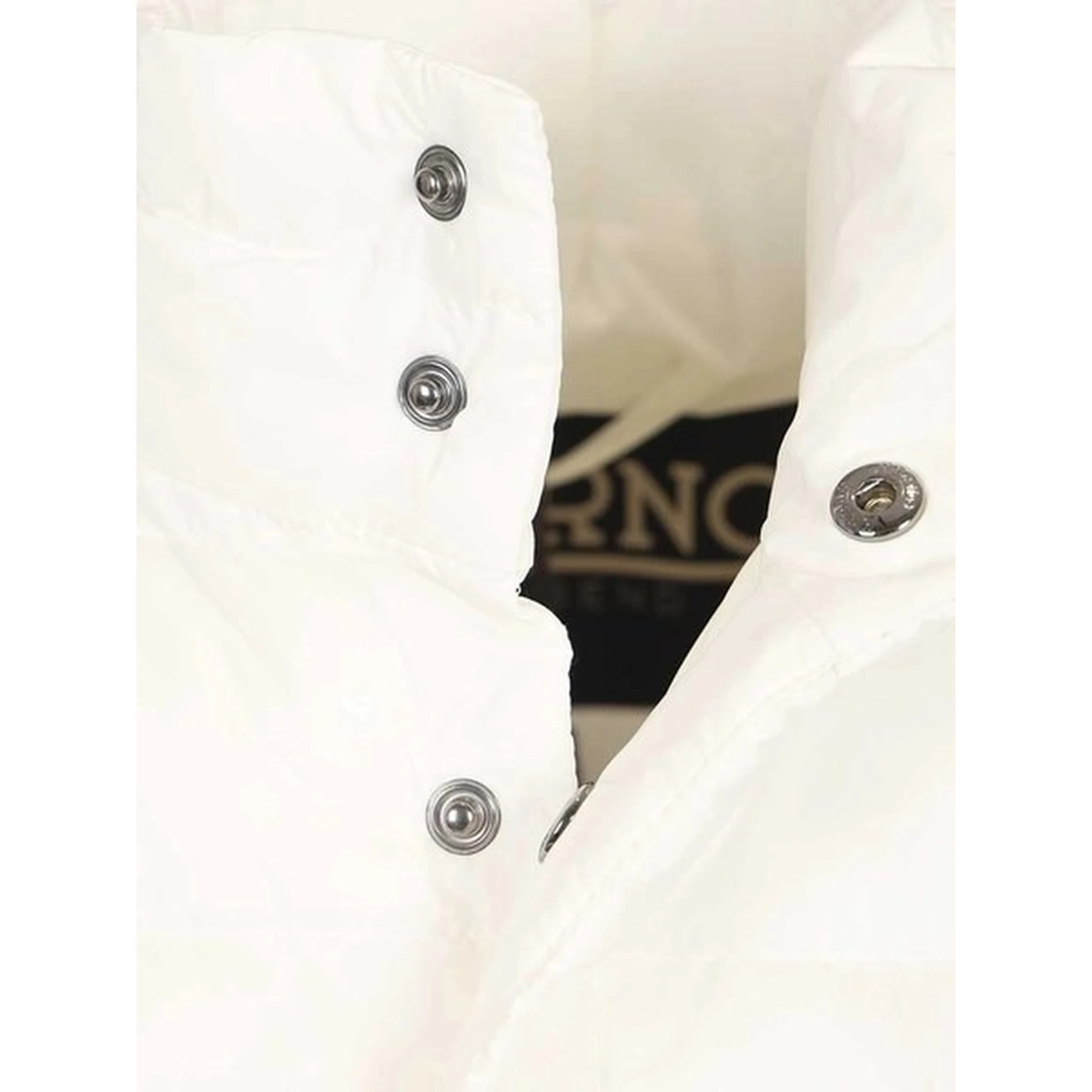 Nylon sleeveless jacket