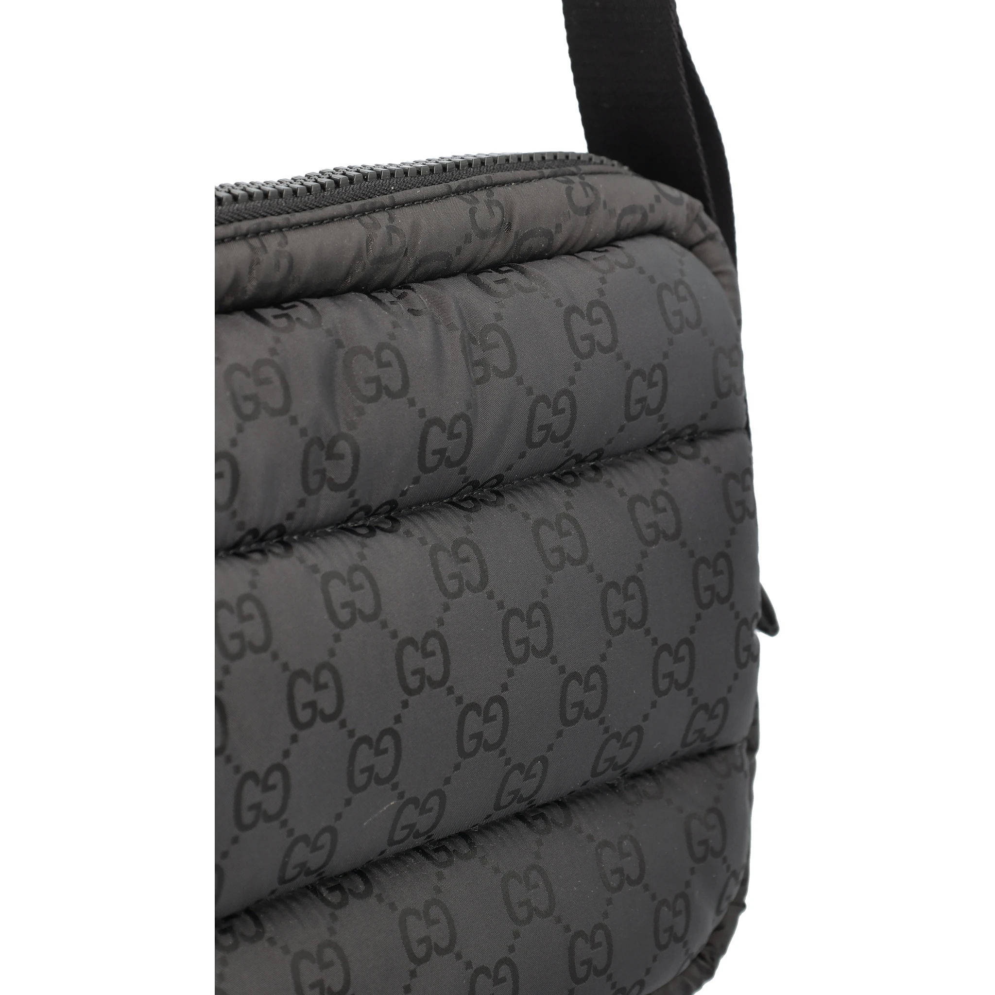 حقيبة مراسلة مبطنة