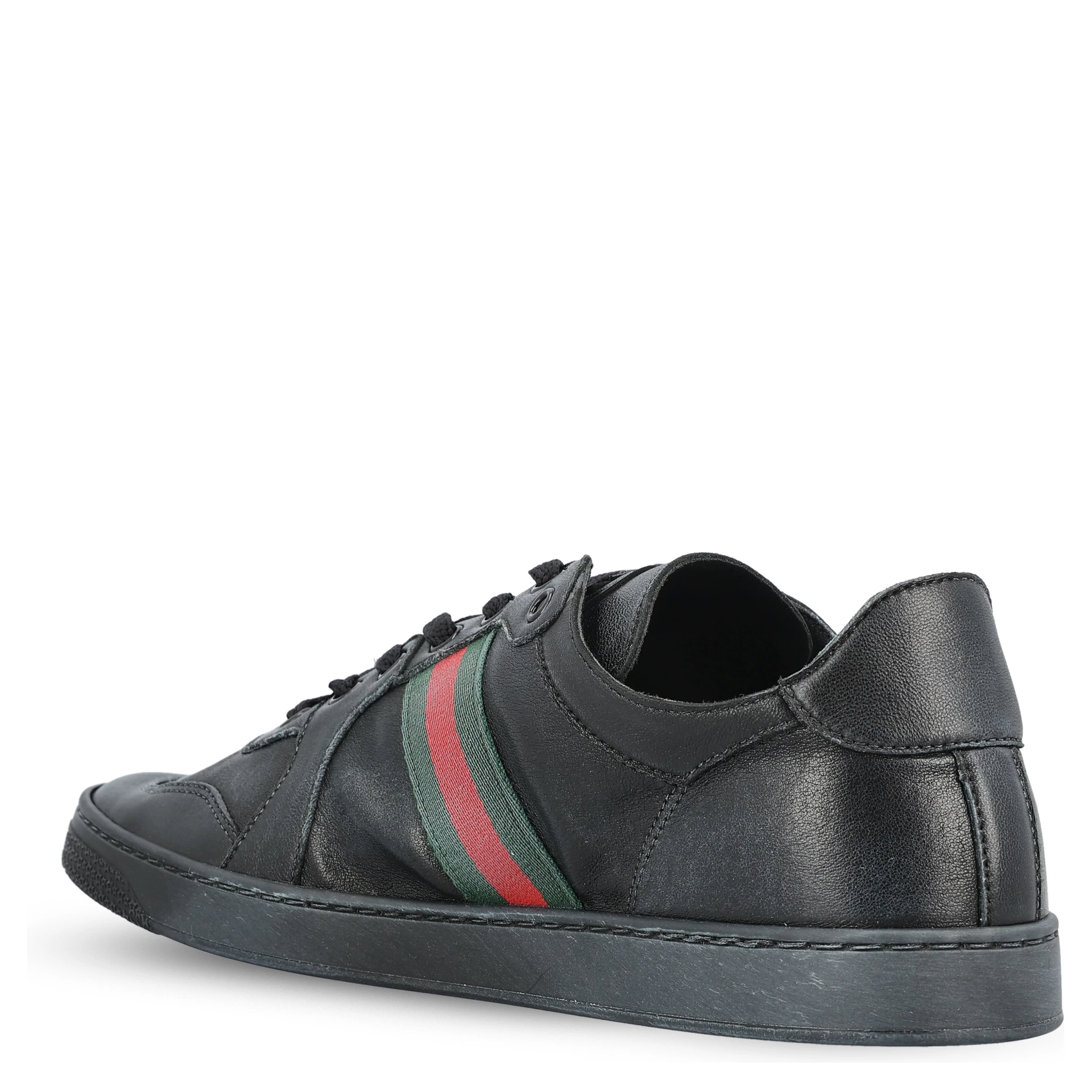 Stretch low-top trainer