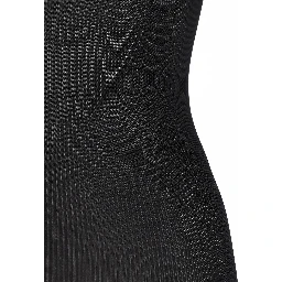 بلوزة سوداء من سان لوران