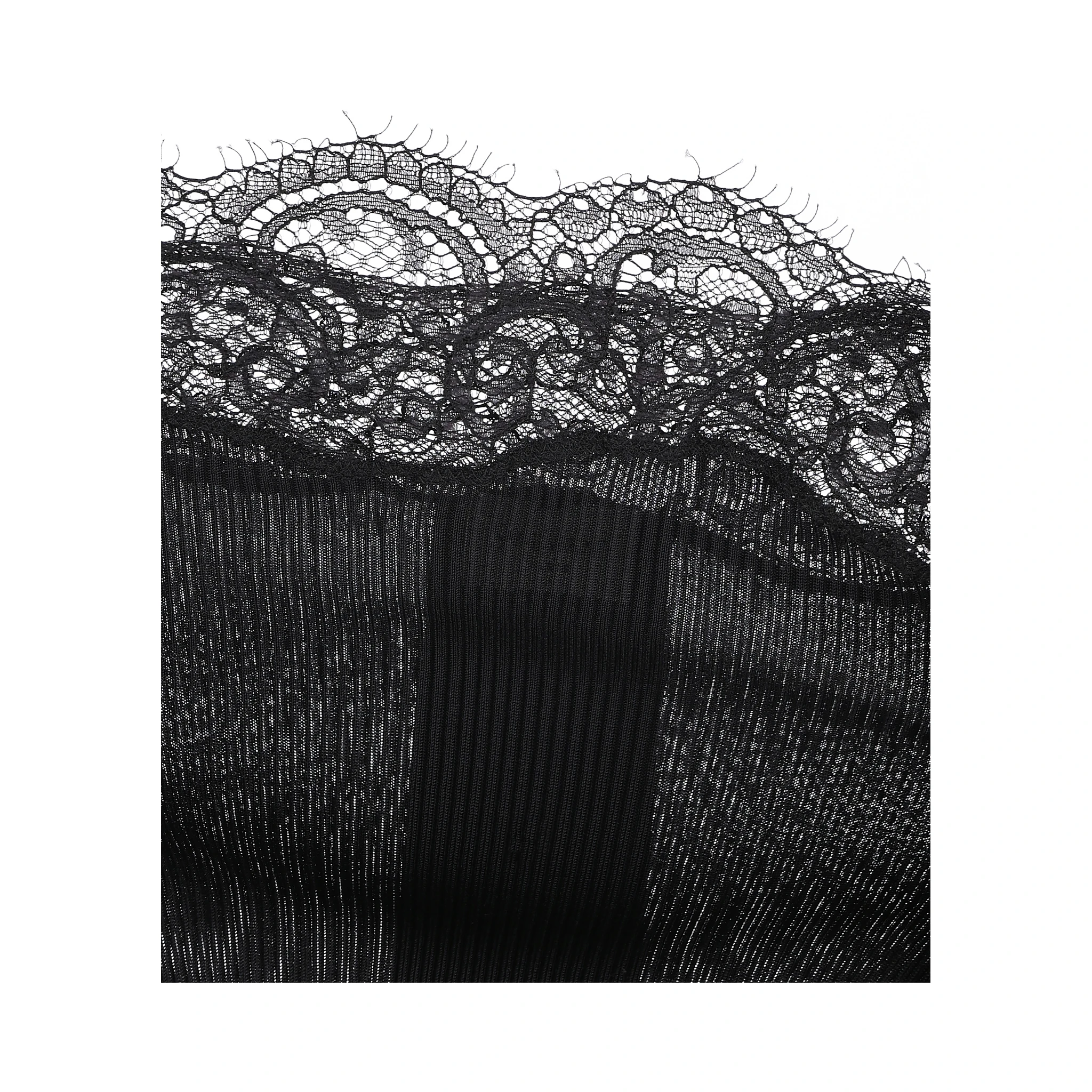 بلوزة سوداء من سان لوران