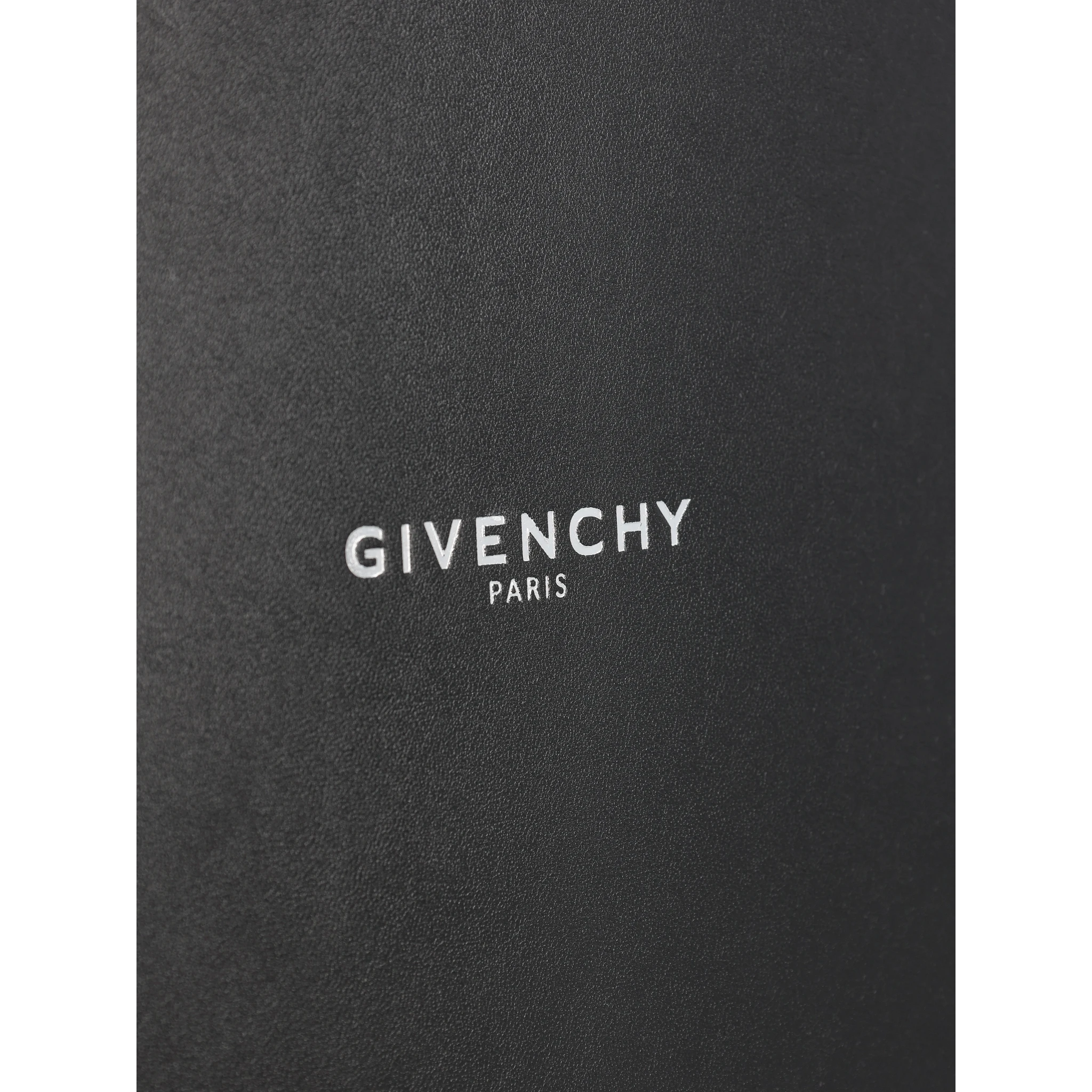 حقائب جيفنشي.. أسود