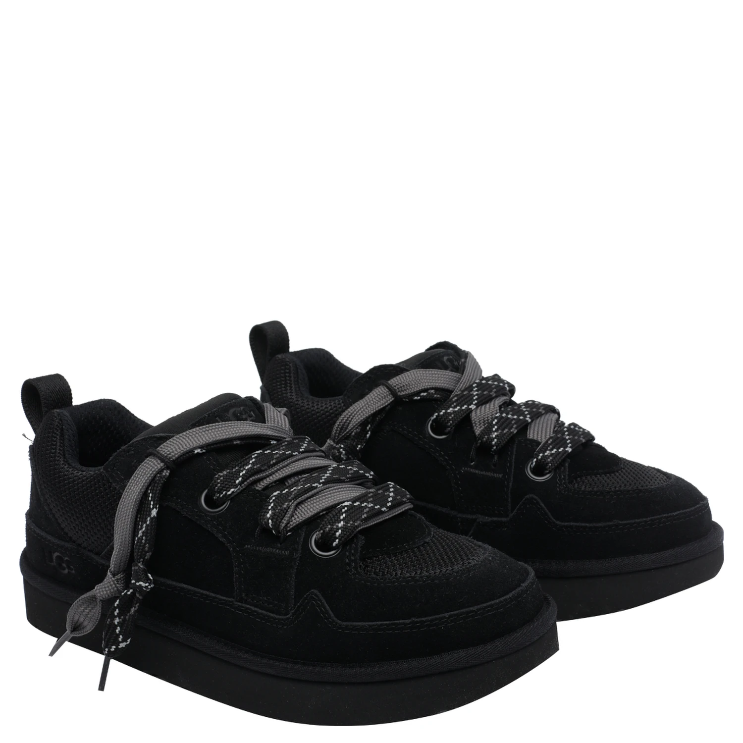 حذاء رياضي أسود من UGG