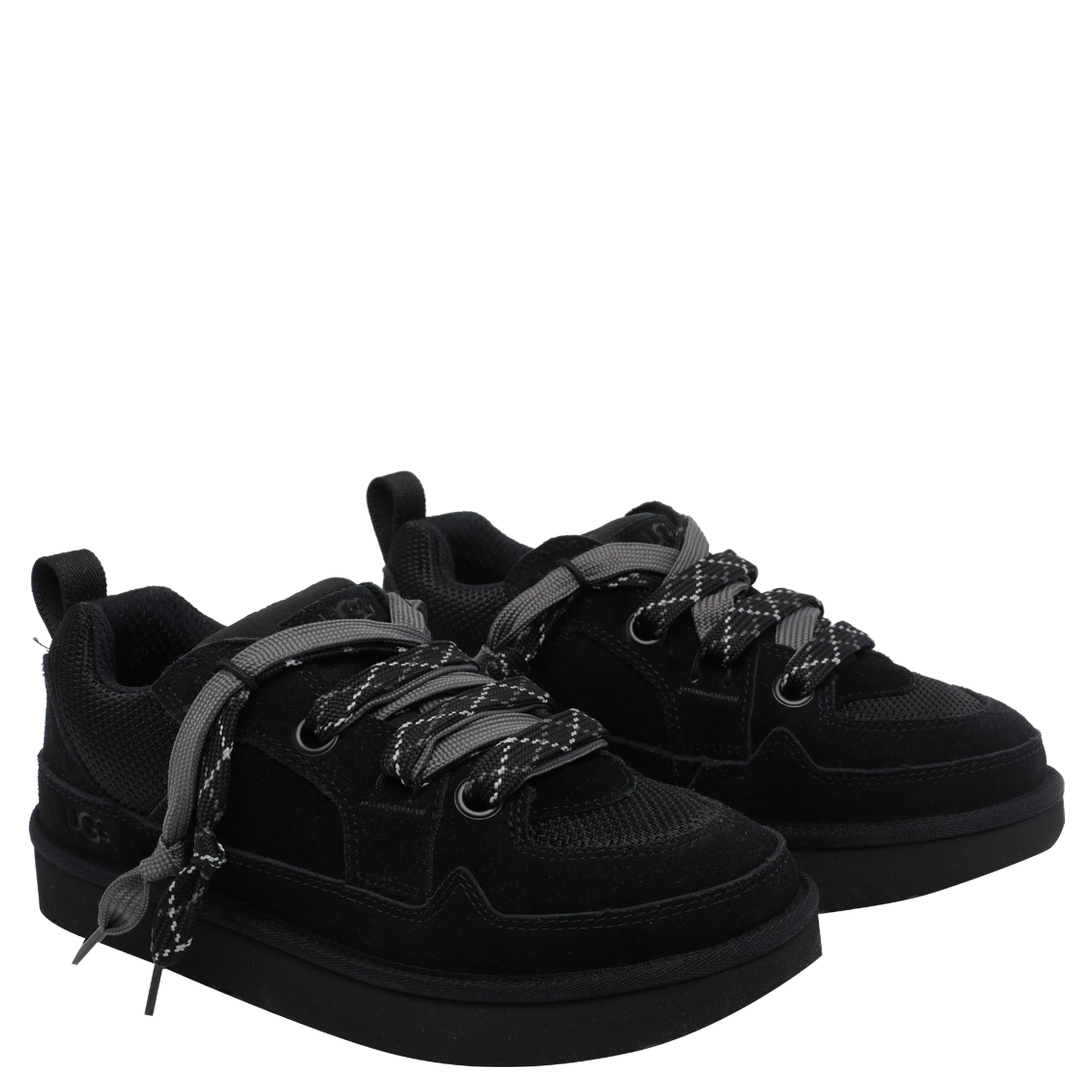 حذاء رياضي أسود من UGG
