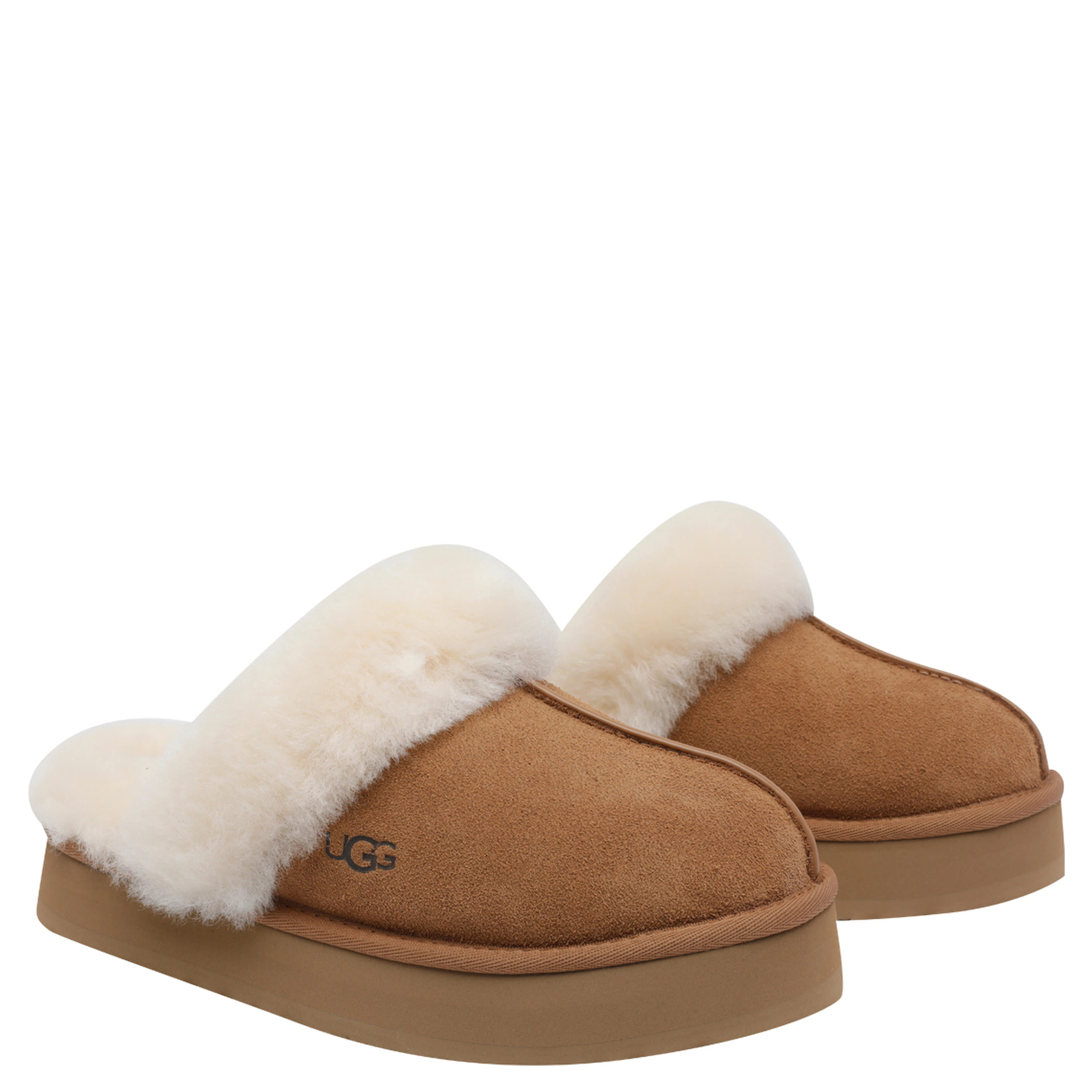 صندل UGG بني اللون