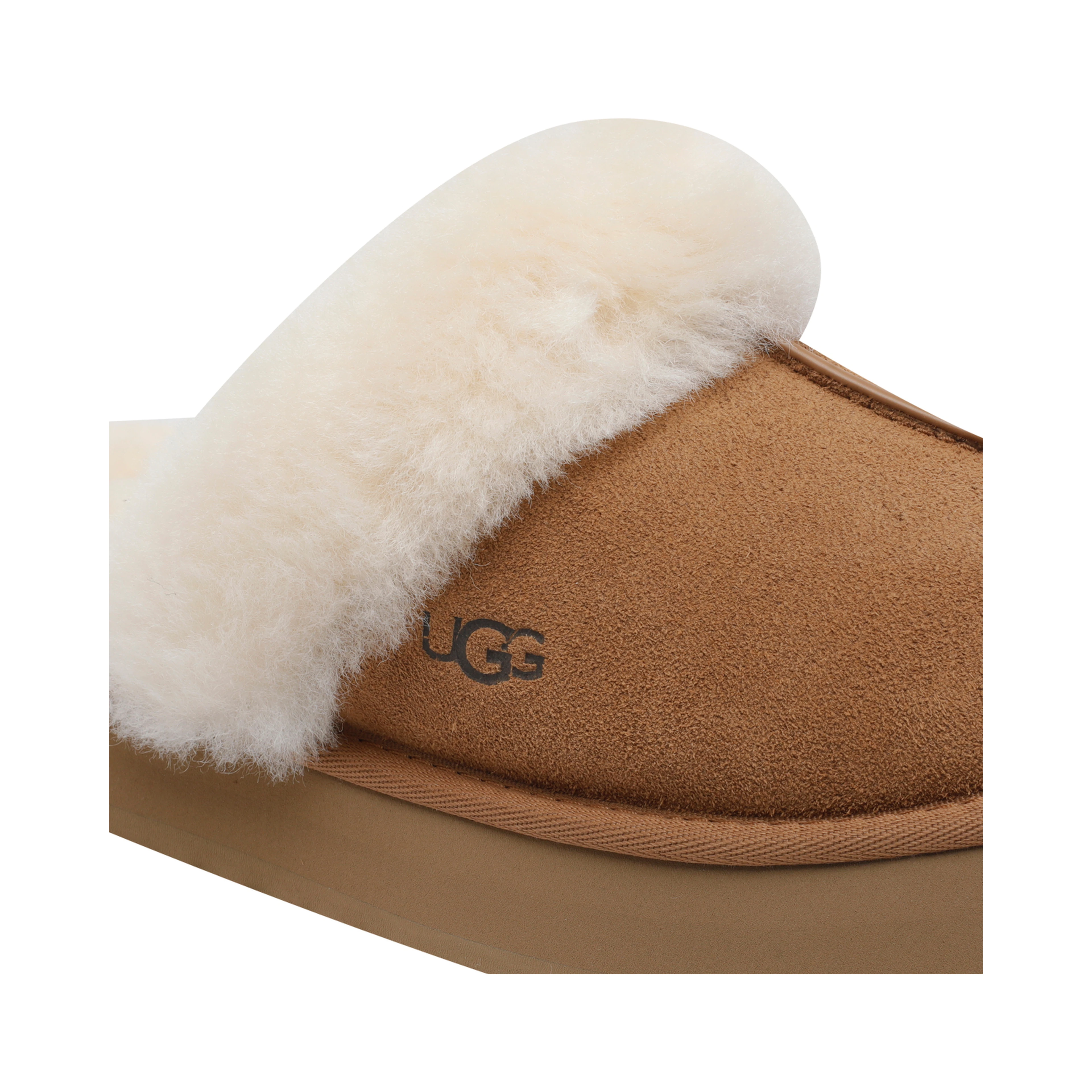 صندل UGG بني اللون