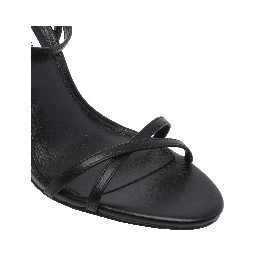 ستيف مادن بكعب أسود