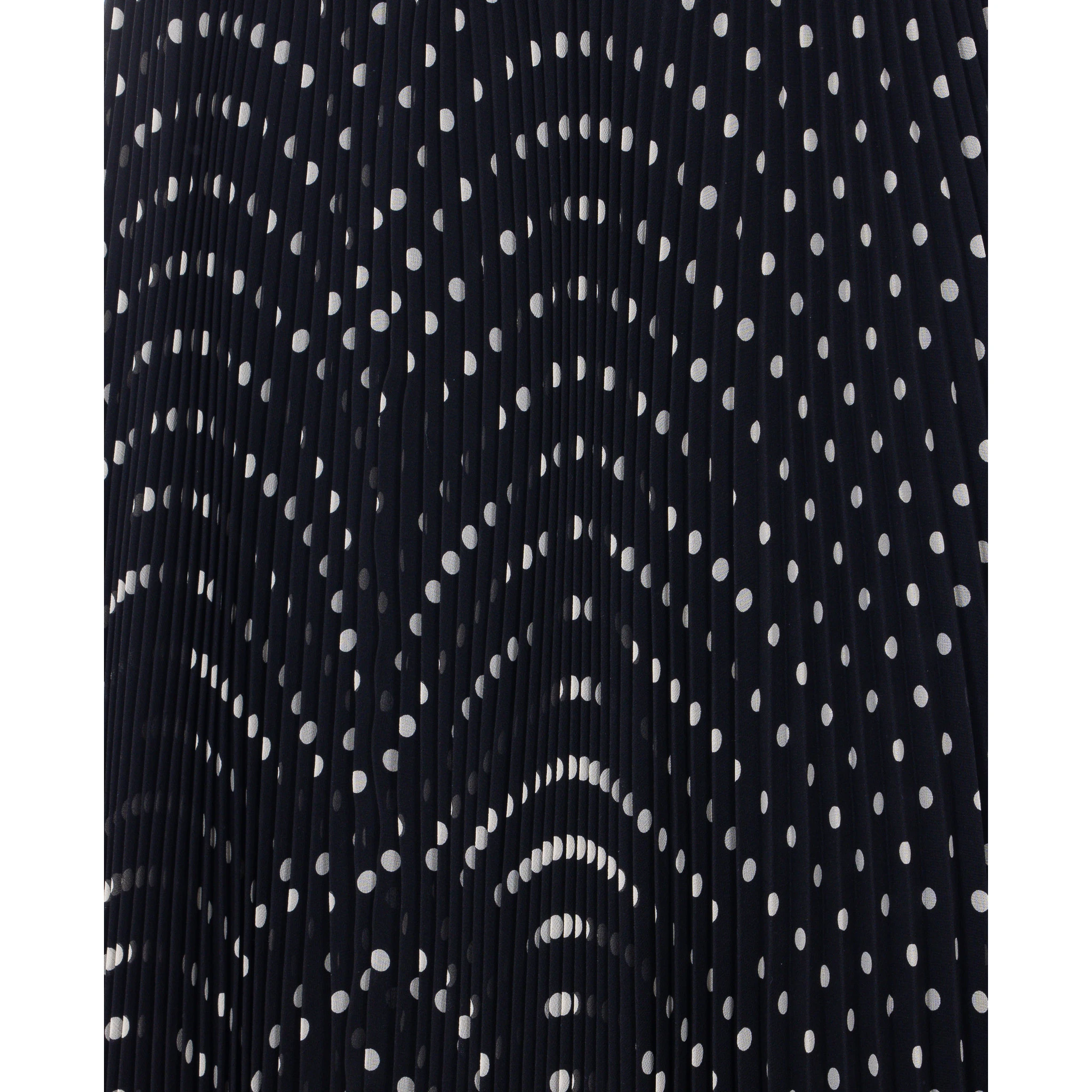 تنانير فالنتينو غارافاني سوداء